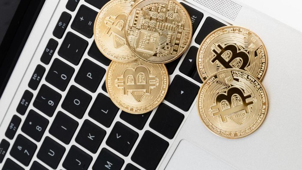 Criptomonedes sobre un teclat