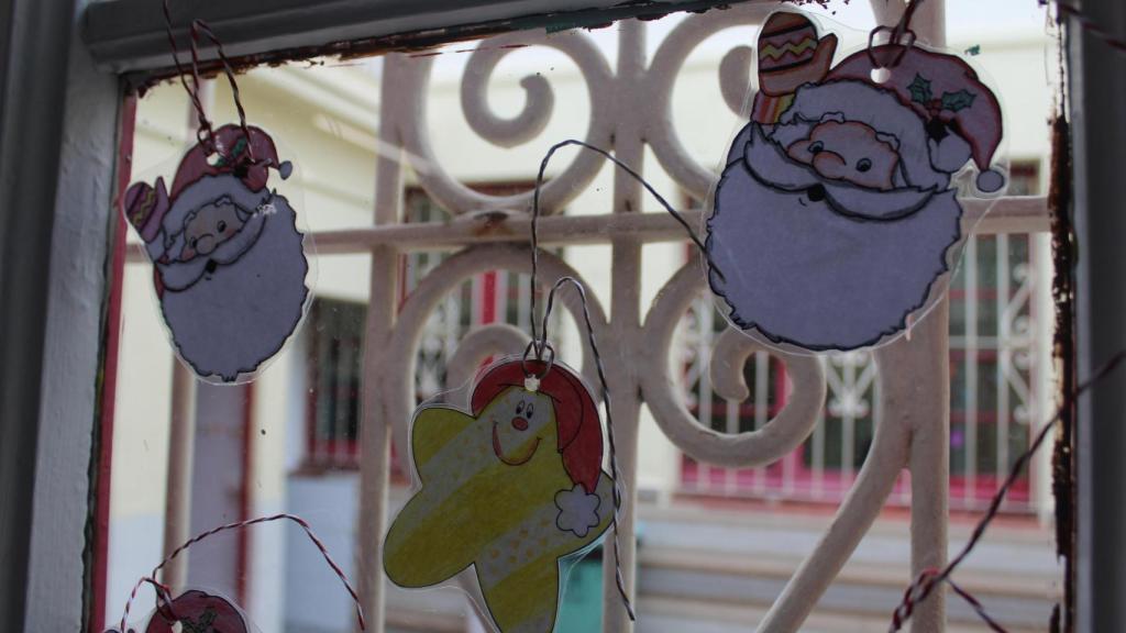 Decoració nadalenca en una de les classes del Col·legi Miró de Barcelona