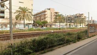 Vías del tren en la calle Eduard Maristany de Badalona