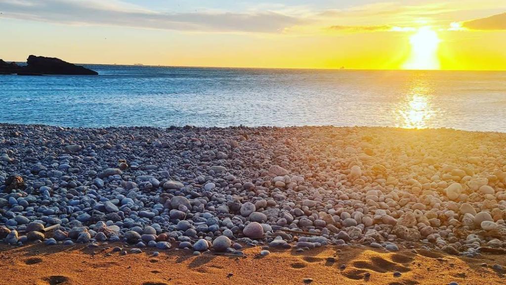 La playa de Tarragona que se transforma en otoño, la Platja del Port de l'Estany