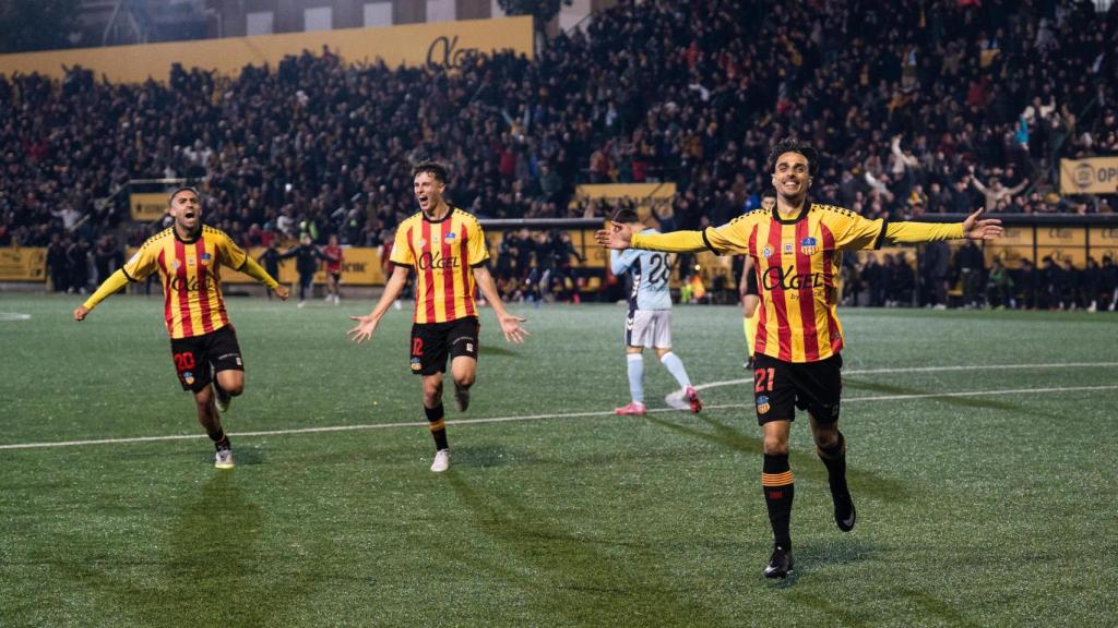Jugadores del UE Sant Andreu celebran un gol