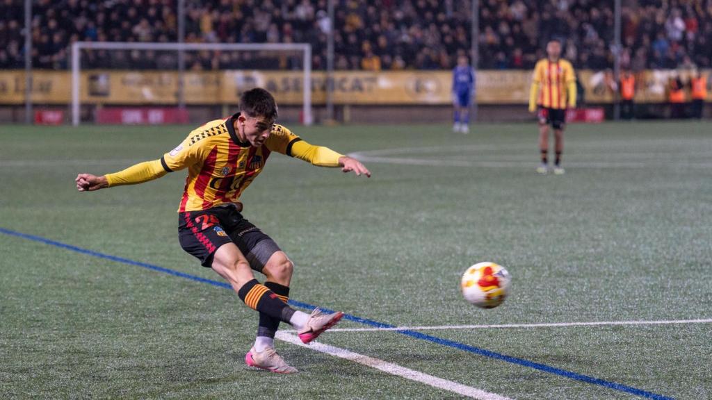 Un jugador del Sant Andreu durante el partido UE Sant Andreu-Celta