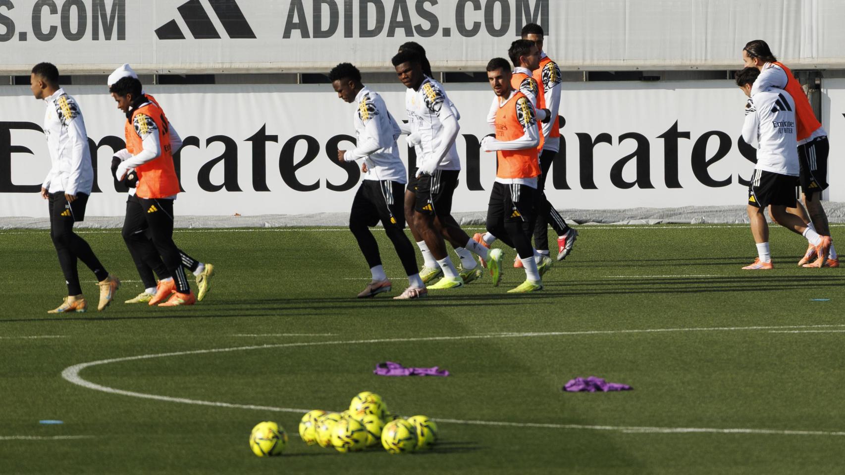 Los jugadores del Real Madrid, durante un entrenamiento