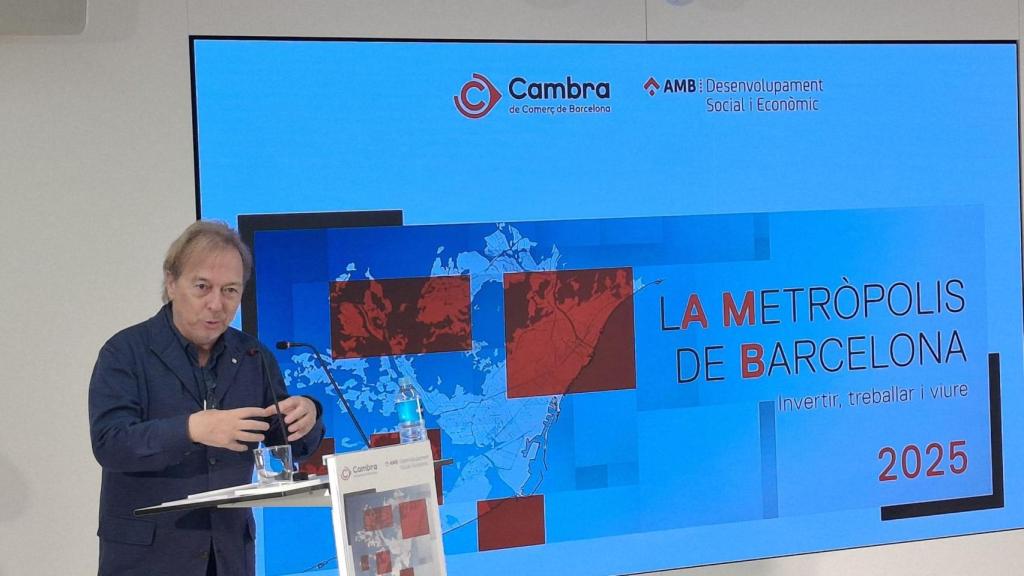 El presidente de la Cambra de Comerç de Barcelona, Josep Santacreu, durante la presentación del informe
