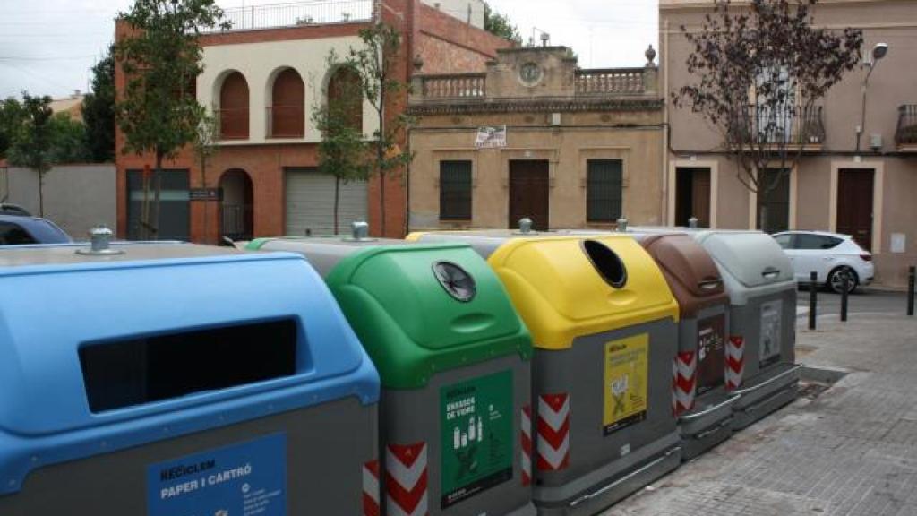 Contenidors d'escombraries a Viladecans