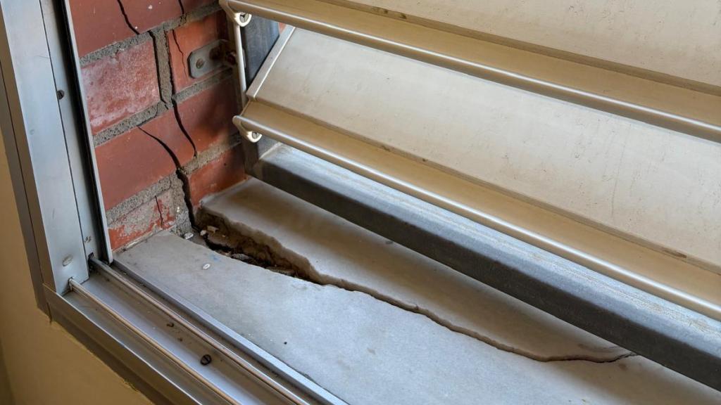 Grietas en las persianas del Josep Carner