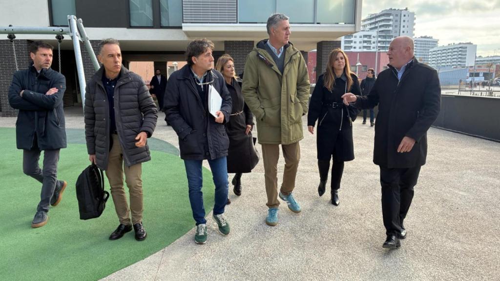Albiol visita la nueva promoción de pisos públicos de El Gorg