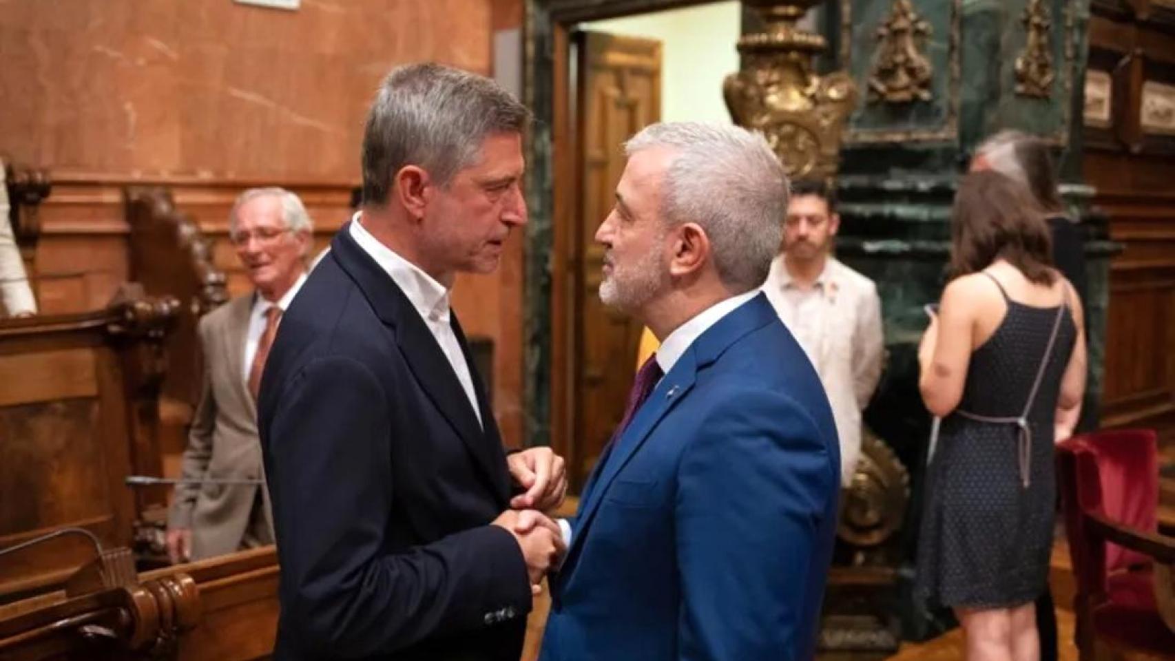 El líder de Junts en Barcelona, Jordi Martí Galbis, junto al alcalde Jaume Collboni