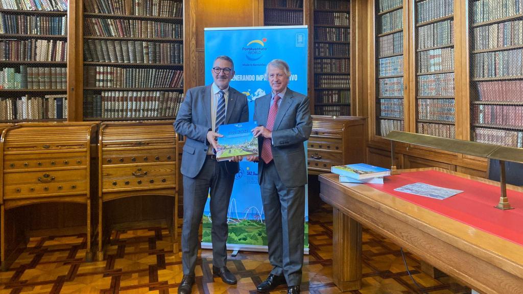 El conseller d'Empresa, Miquel Sàmper; i el president de Port Aventura, Arturo Mas-Sardá