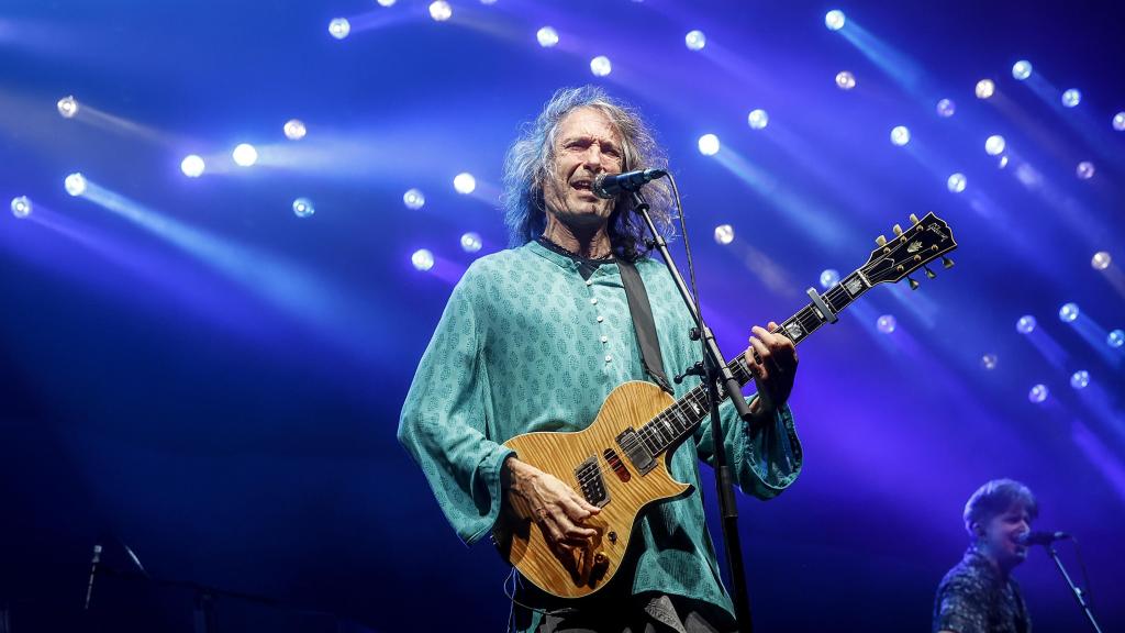 El cantante Robe Iniesta en un concierto de Extremoduro