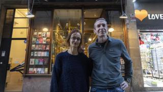 Cristina Riera y Rafa Serra reabren la histórica librería Sant Jordi de Barcelona