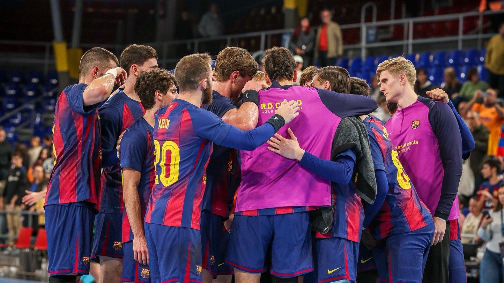 Los jugadores del Barça celebran una victoria del Barça de balonmano en la Liga Asobal