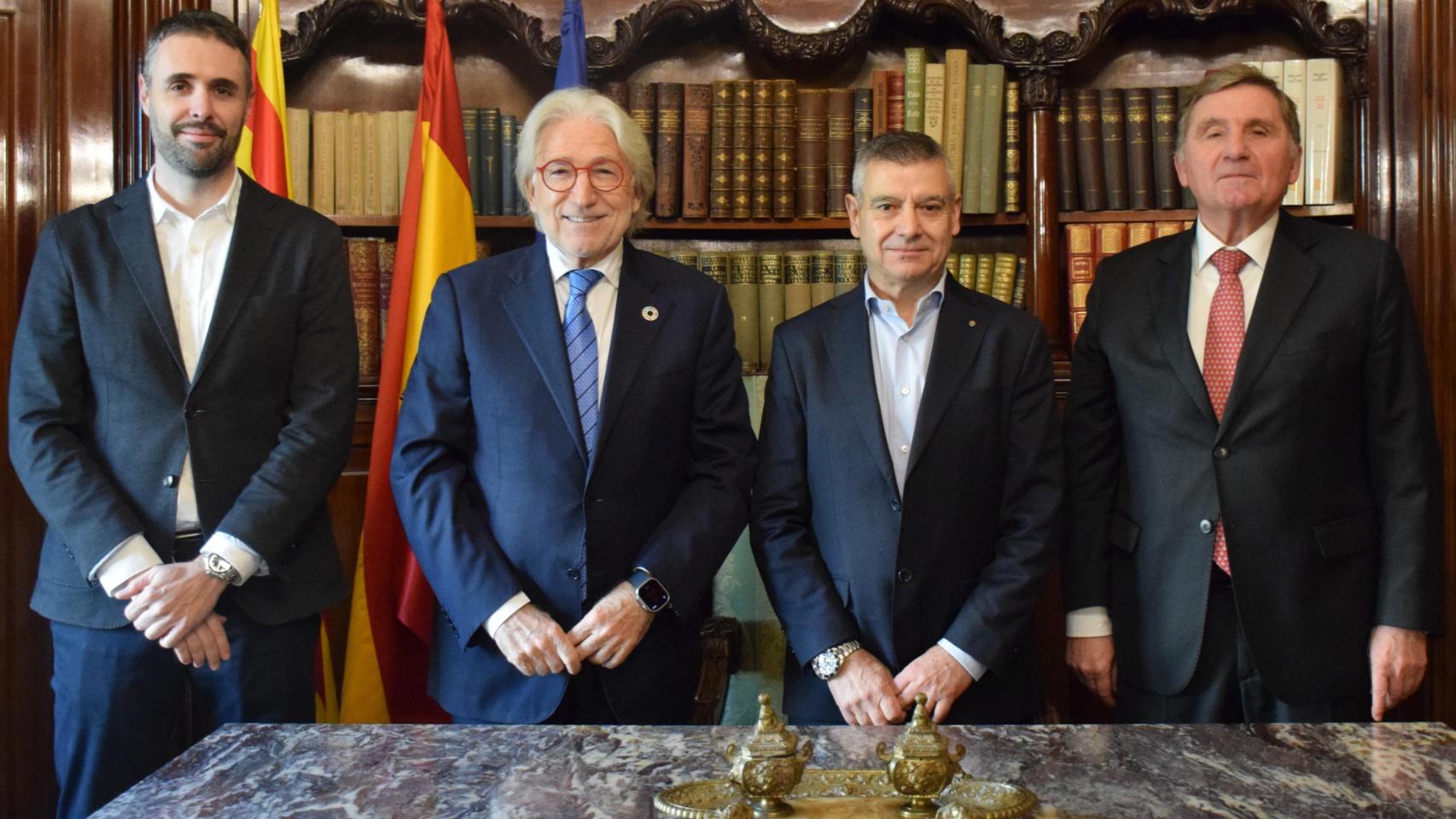 Foment y el Gremi de Garatges sellan una alianza para situar los aparcamientos en el centro de la movilidad urbana