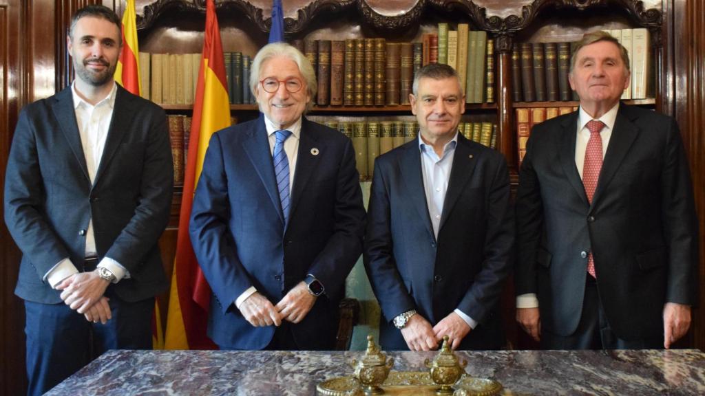 Foment y el Gremi de Garatges sellan una alianza para situar los aparcamientos en el centro de la movilidad urbana