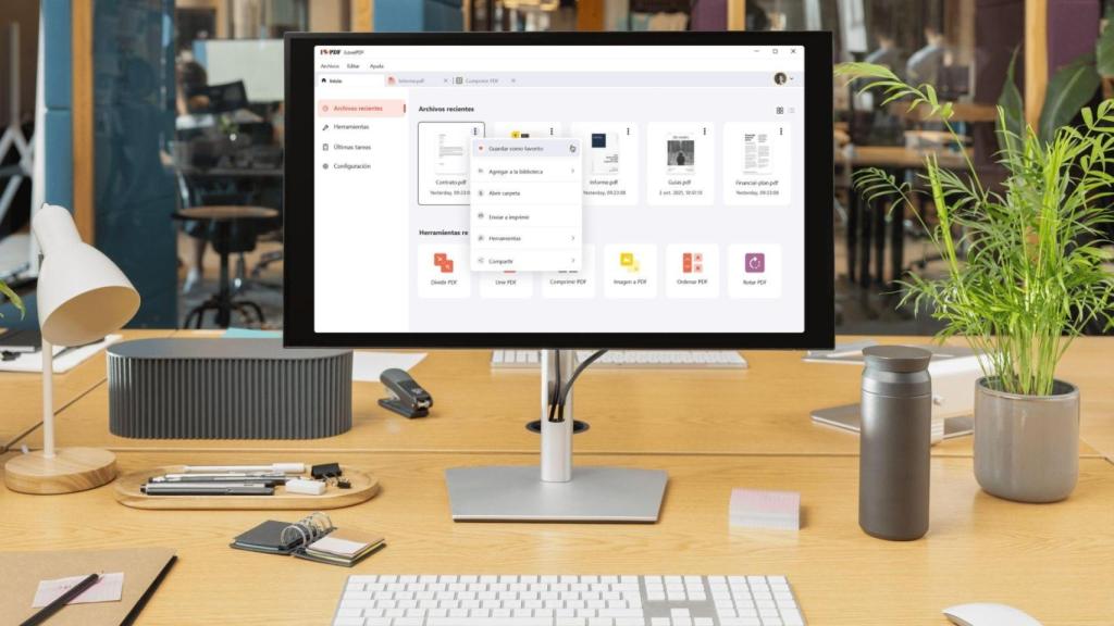 Un ordenador de mesa con el panel de iLovePDF en pantalla