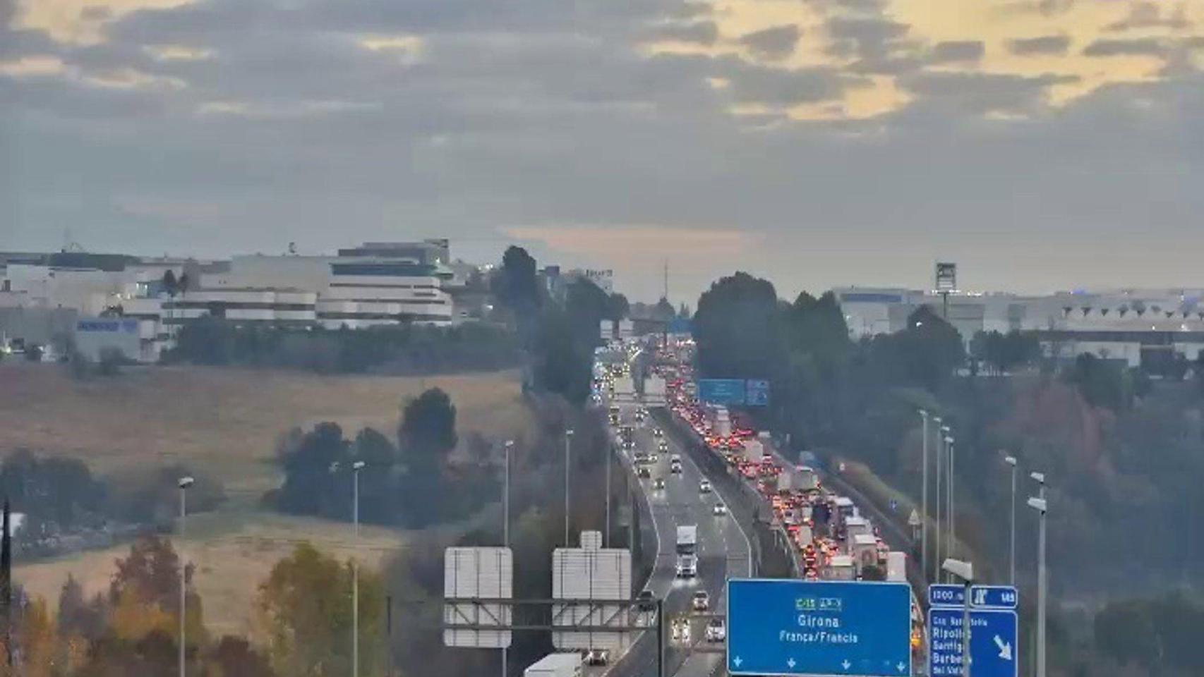 Dos carriles cortados en la AP-7 entre Barberà y Santa Perpètua (Barcelona) por un accidente
