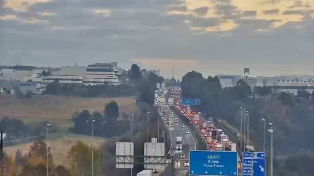 Dos carriles cortados en la AP-7 entre Barberà y Santa Perpètua (Barcelona) por un accidente