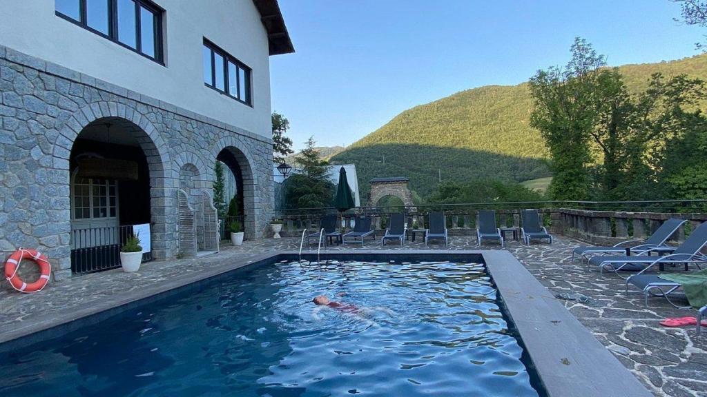 Piscina del Angelats Hotel