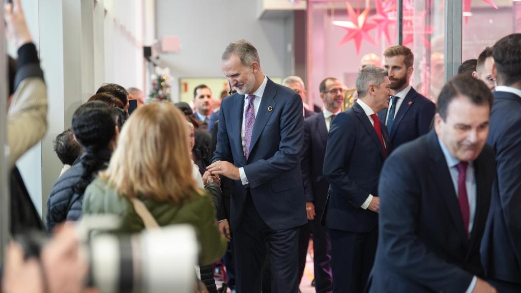 El Rey Felipe VI durante su visita al mercado de La Florida, en L’Hospitalet de Llobregat