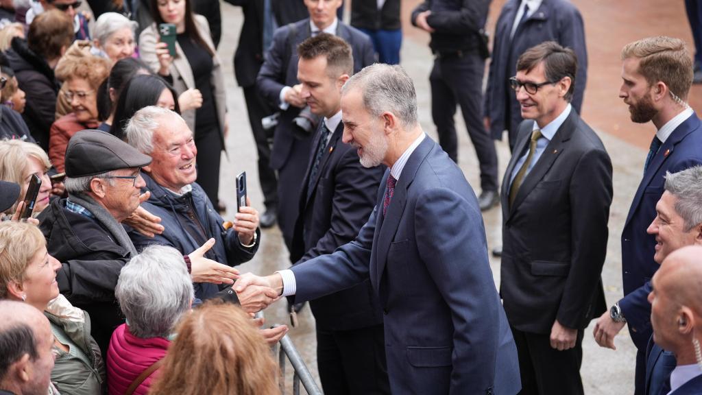 El Rey Felipe VI durante su visita a L’Hospitalet de Llobregat