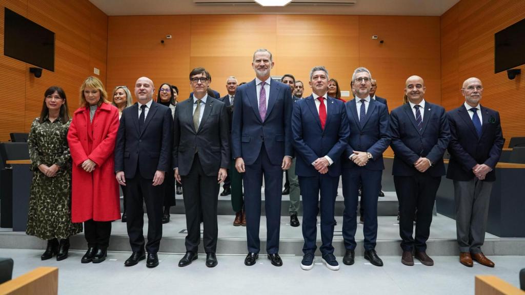 El Rey Felipe VI junto a personalidades del mundo político en su visita a L’Hospitalet de Llobregat