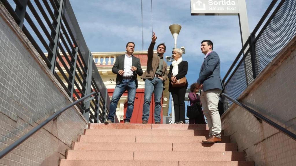 Xavi Paz y Mayte Castillo visitan la estación de Renfe de Molins de Rei
