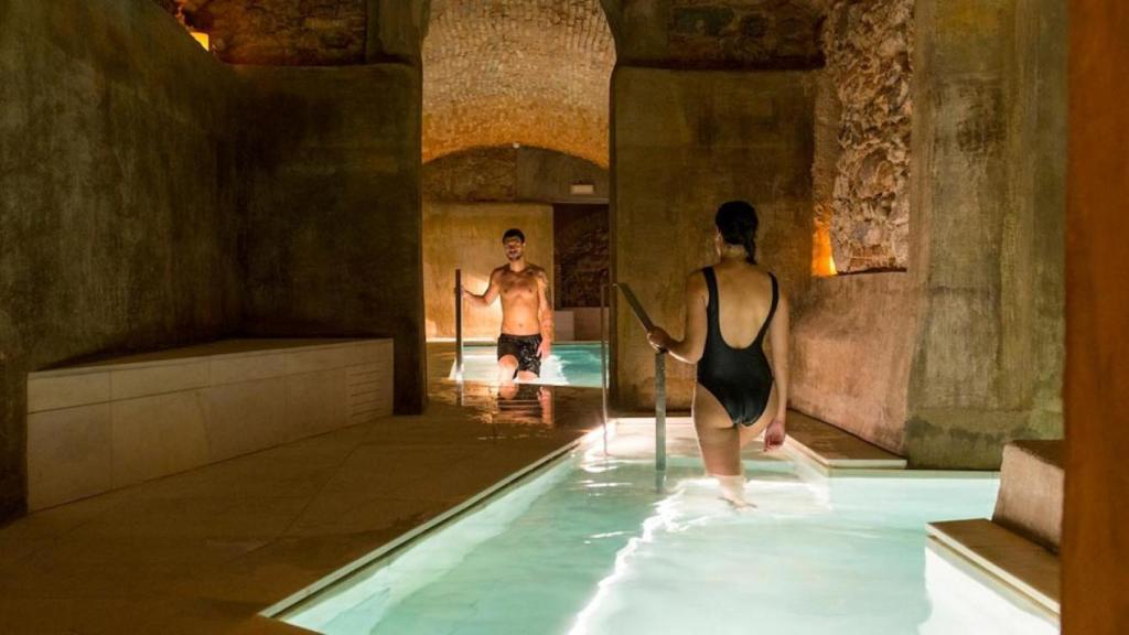 El balneario con 300 años de historia a media hora de Barcelona que innova en tratamientos termales, las Termes Victòria