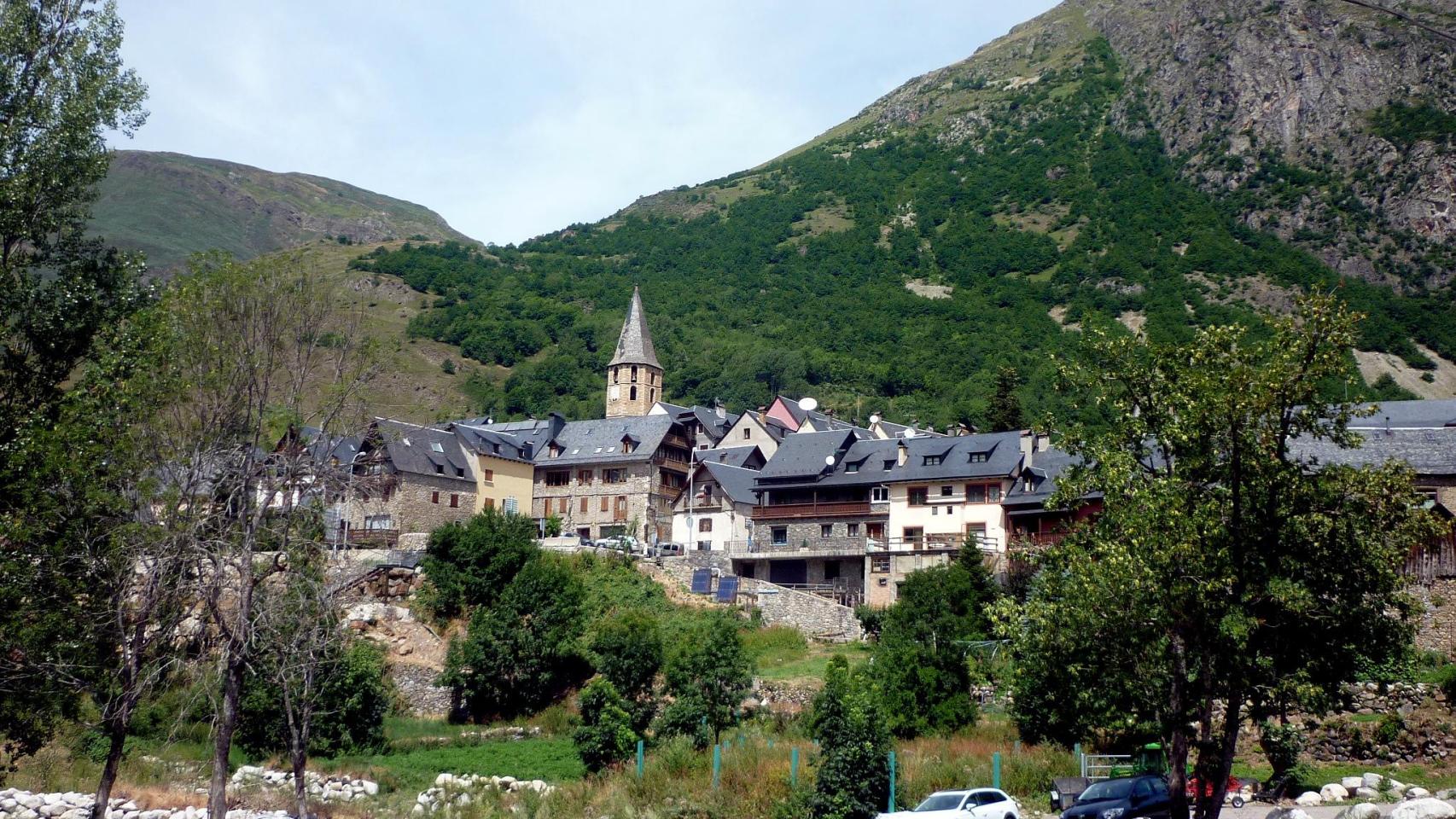 El minúsculo y muy pijo pueblo de los Pirineos: balneario y pistas de esquí para 600 habitantes