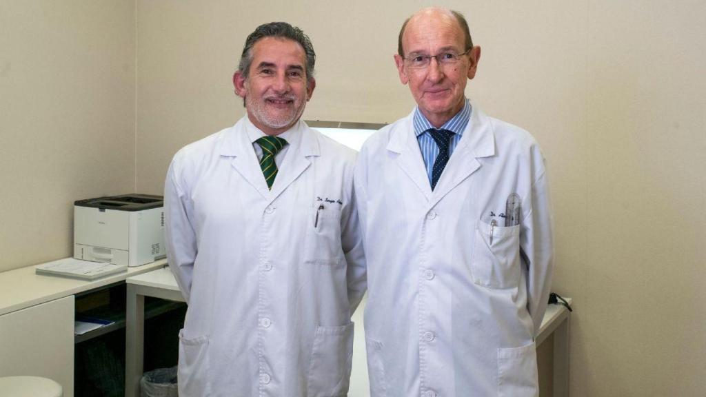 Los doctores Aleix Vidal y Sergio Aguirre, traumatólogos especialistas en medicina del deporte de TMEH en Centro Médico Teknon