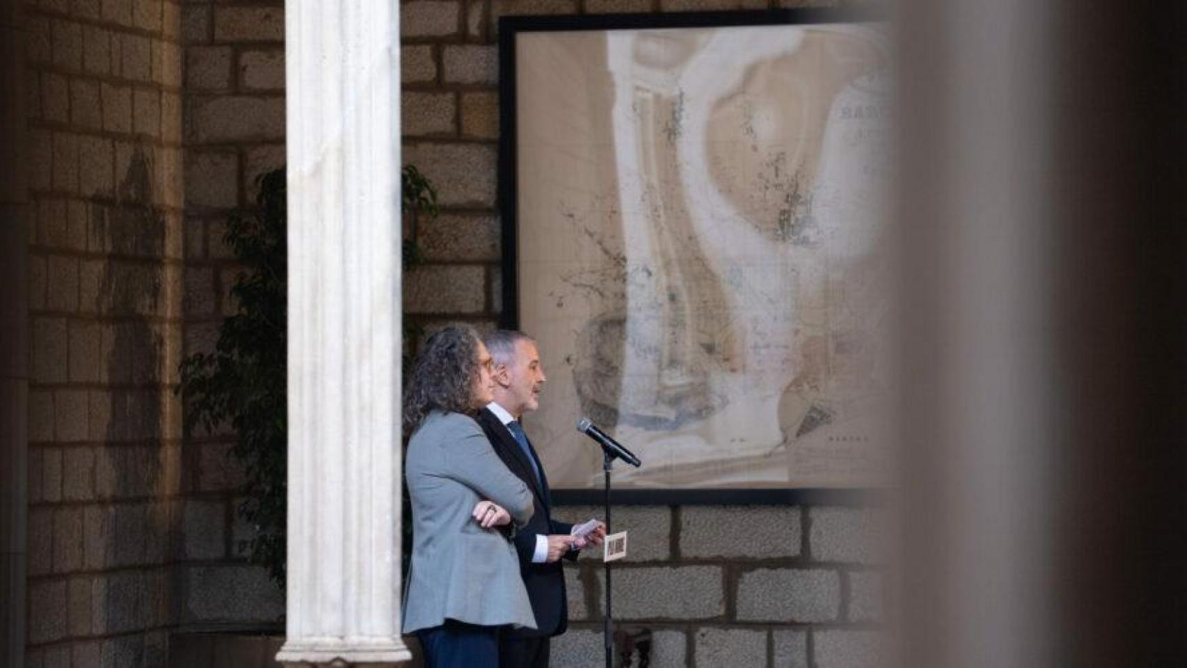 El alcalde Jaume Collboni en la rueda de prensa para celebrar el plan europeo de vivienda