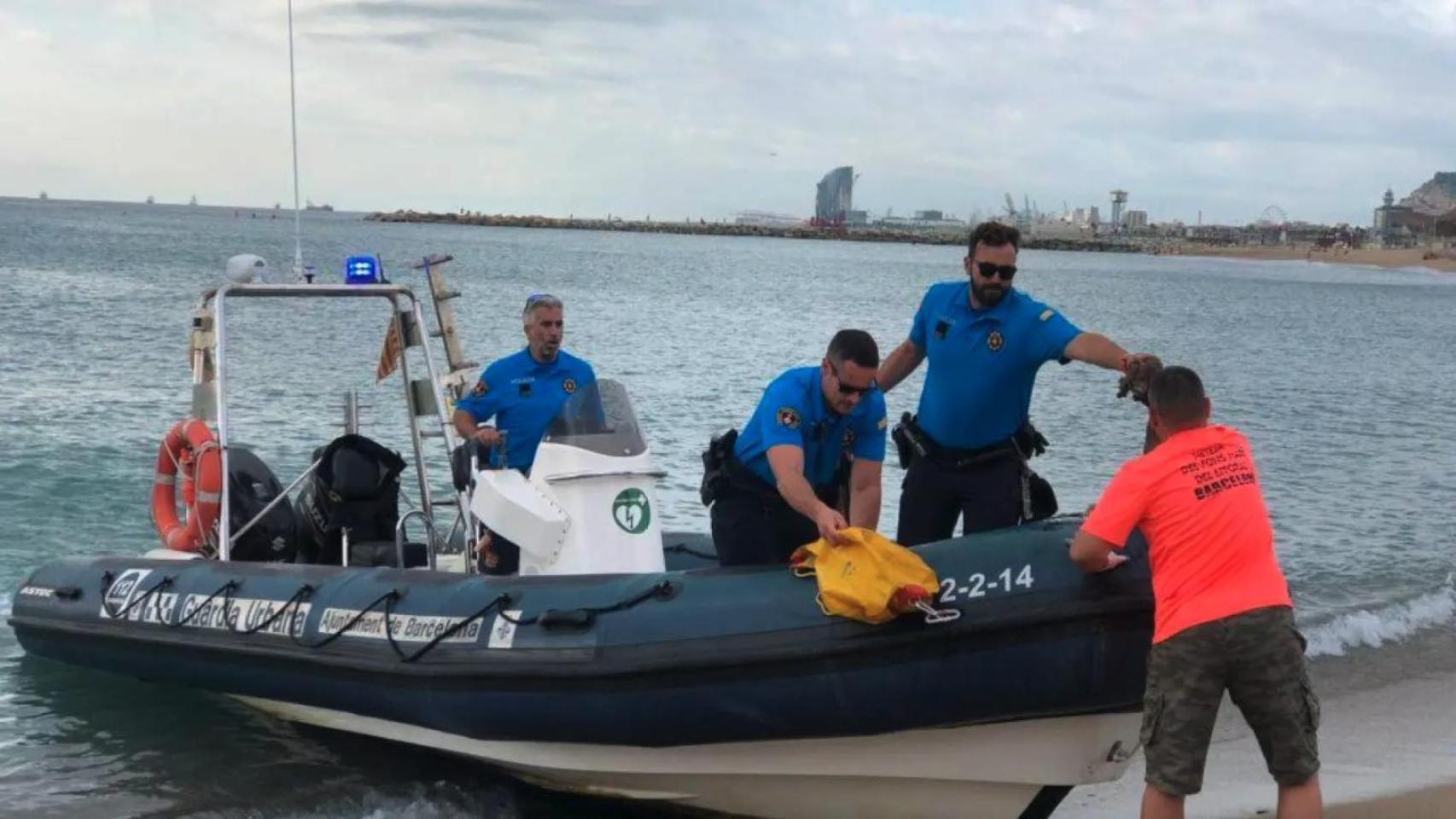 Imagen de archivo de una patrulla marítima de la Guardia Urbana de Barcelona