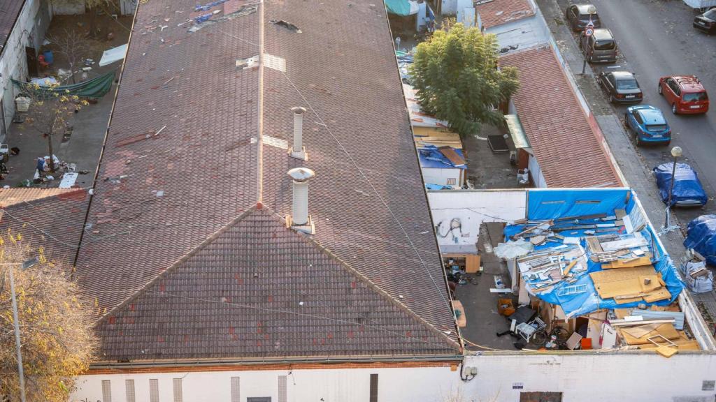 Vista del instituto B9 en la primera jornada de limpieza del centro