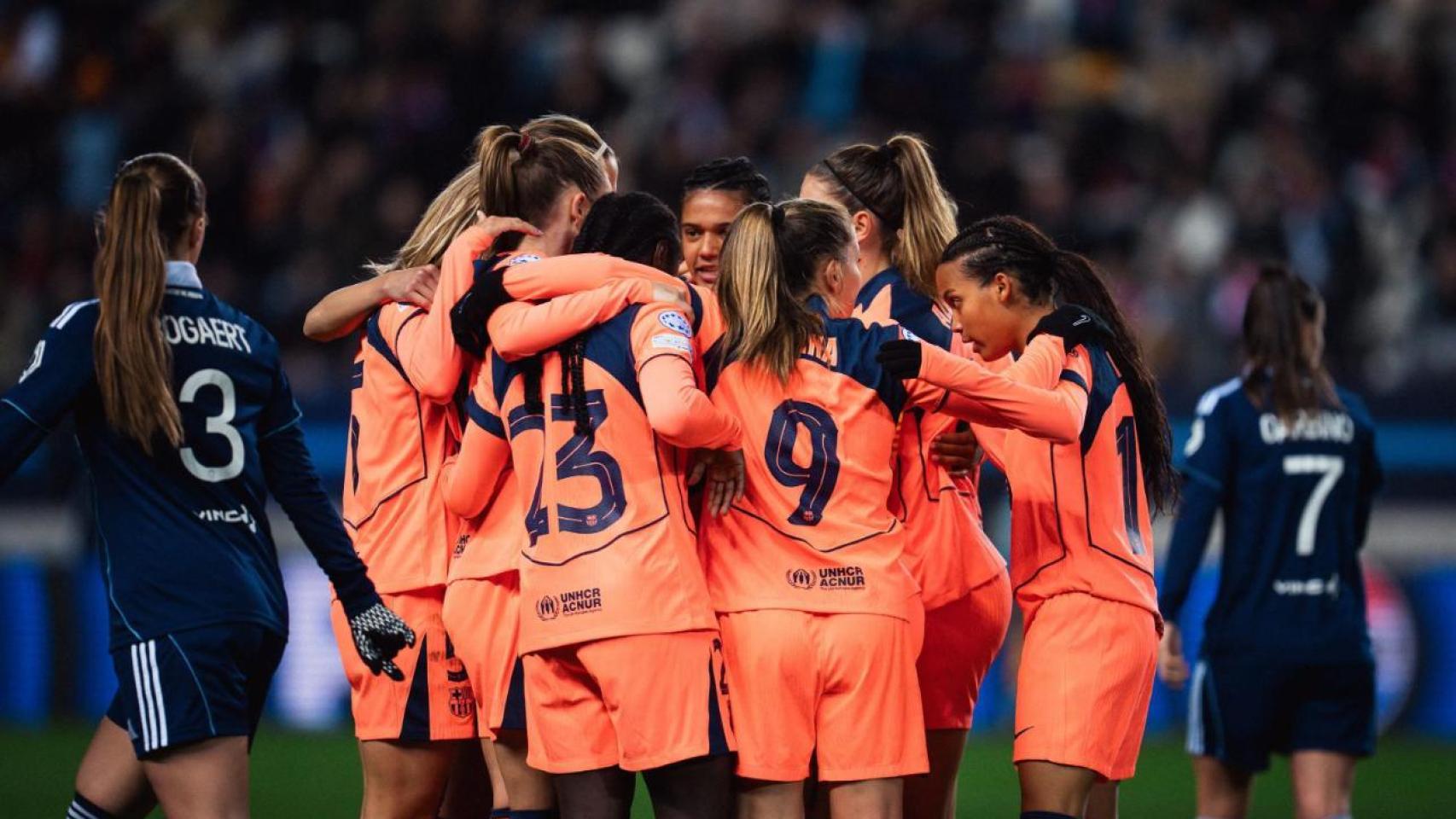 Las jugadoras del Barça Femenino celebran un gol contra el Paris FC en la Champions League