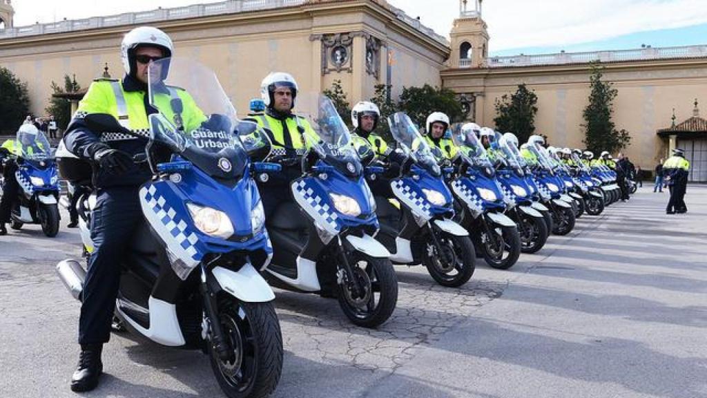 Agentes de la Guardia Urbana con motocicletas