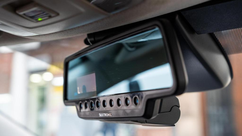 Espejo del taxi de Anna Kalme