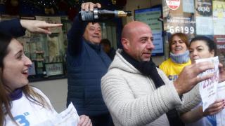 Sant Boi, la más afortunada en la Lotería de Navidad: reparte 7,7 millones a "vecinos de toda la vida"