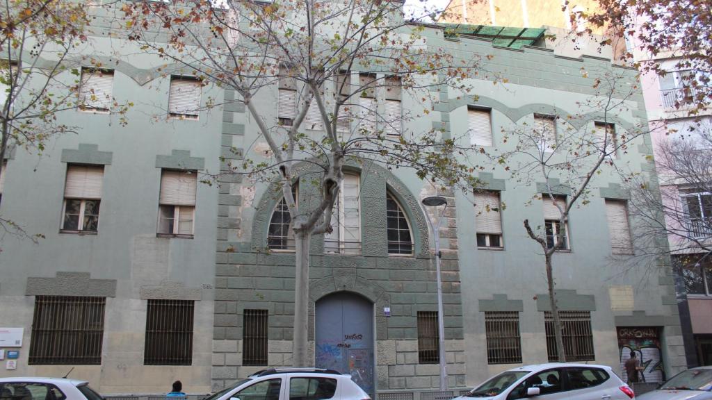 Edifici de l'antic patronat social i escolar d'obreres d'El Poblet al carrer Provença, 389, de Barcelona