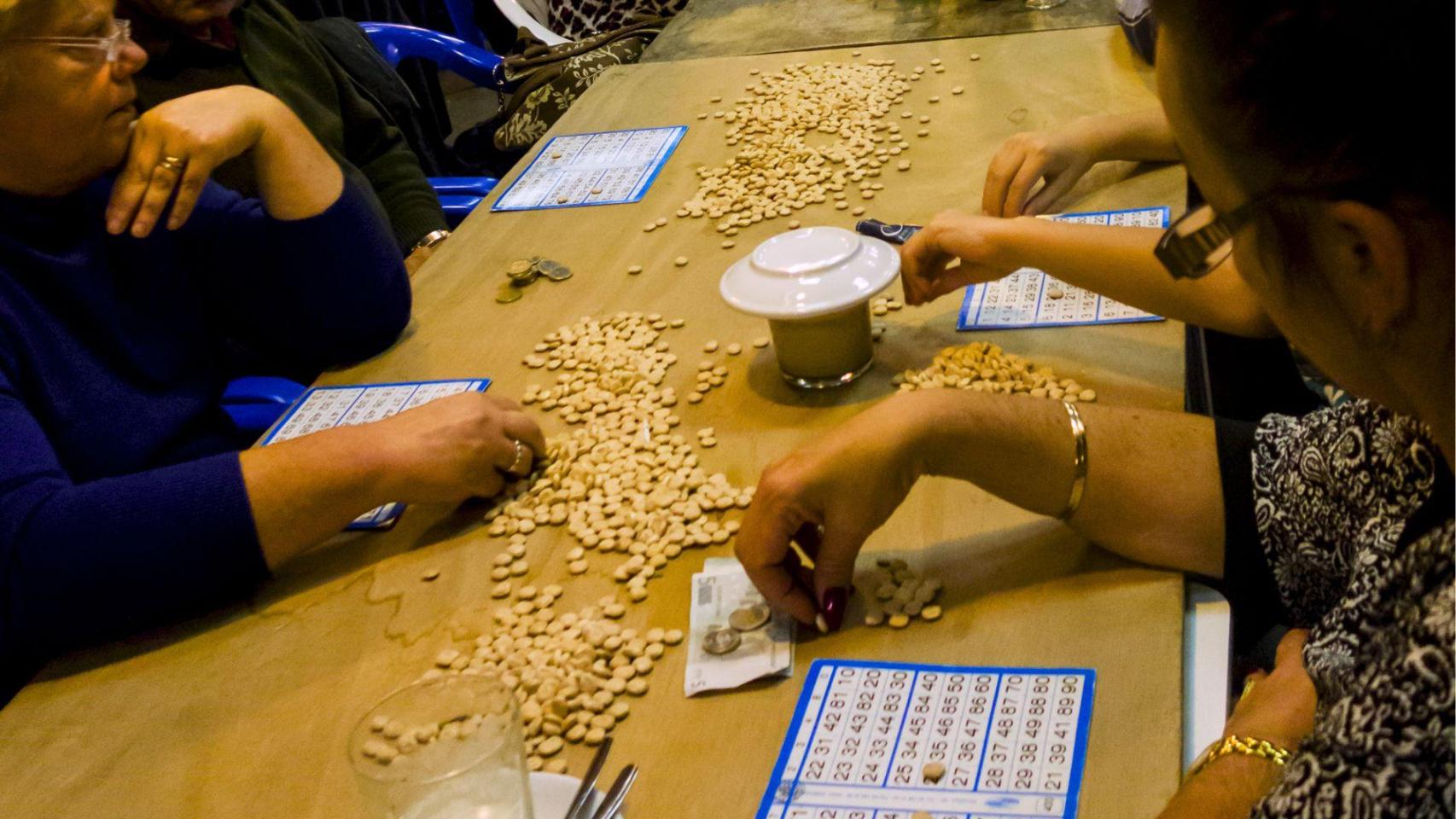 Personas jugando al Quinto