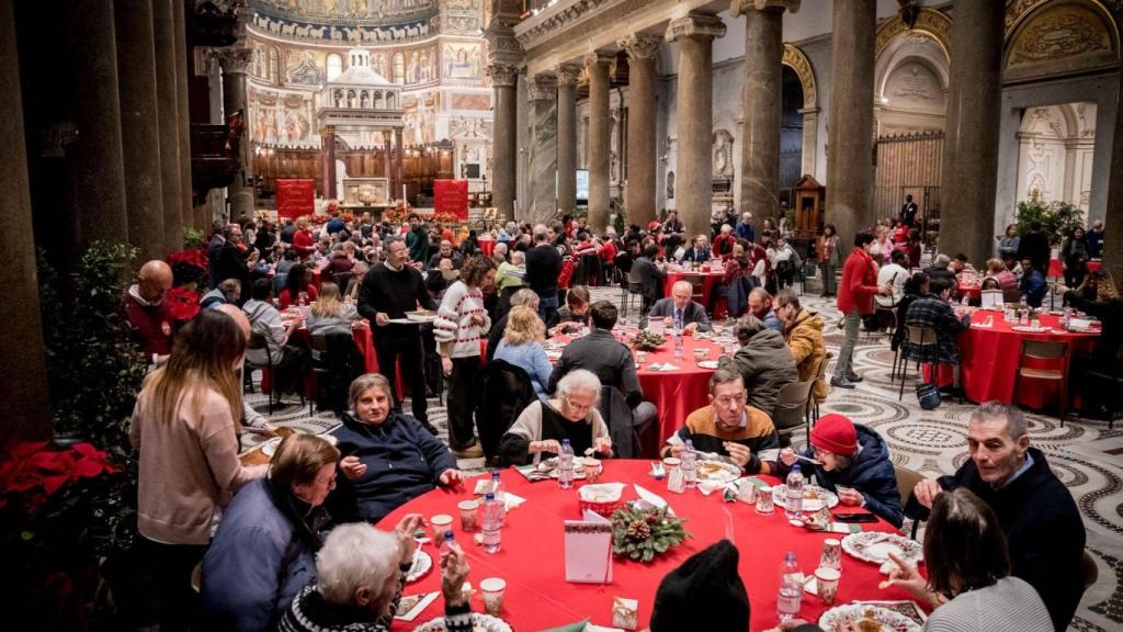 La comida anual solidaria de la Comunitat Sant Egidio por Navidad