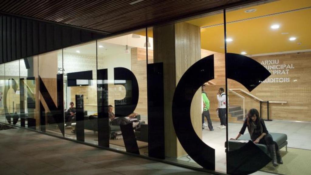 Entrada del Espacio Cultural Cèntric de El Prat de Llobregat