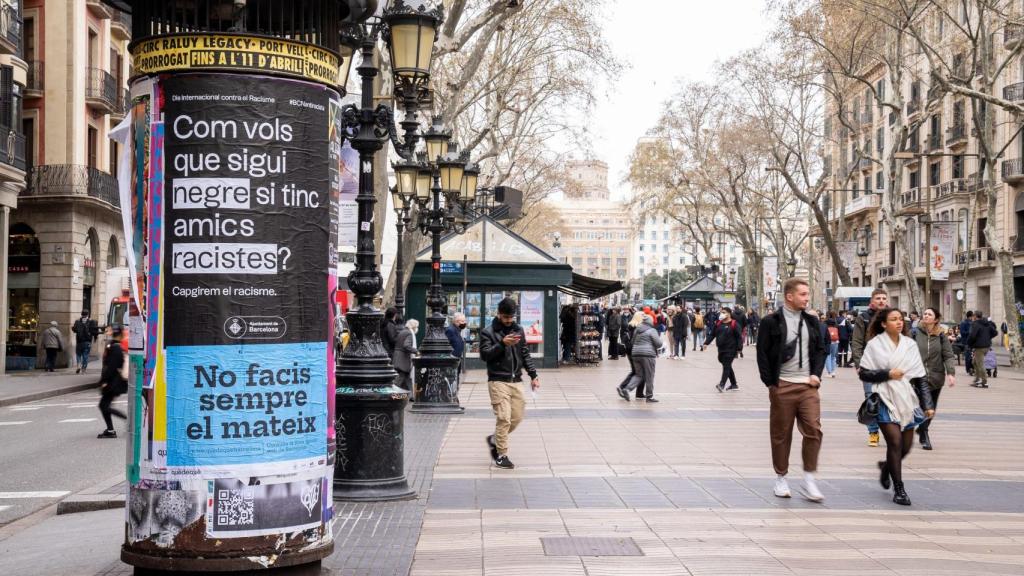 Carteles en Las Ramblas de Barcelona