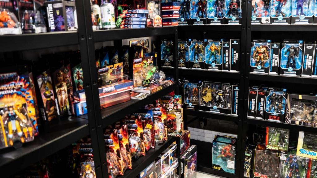 Varias estanterías en Comics Barcelona, en la calle Bonavista