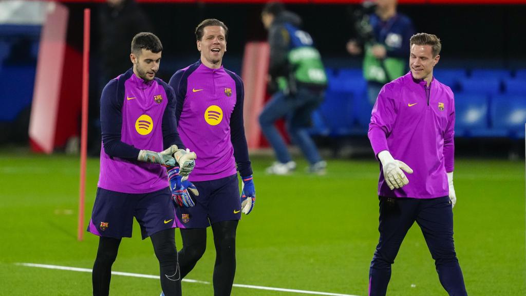 Joan García, Wojciech Szczesny i Ter Stegen bromejen en l'entrenament de portes obertes del Barça