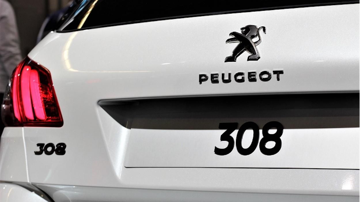 Detalle de la parte trasera de un Peugeot