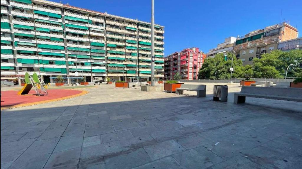 La plaza Llibertat donde ha tenido lugar el intento de robo y agresión en L'Hospitalet