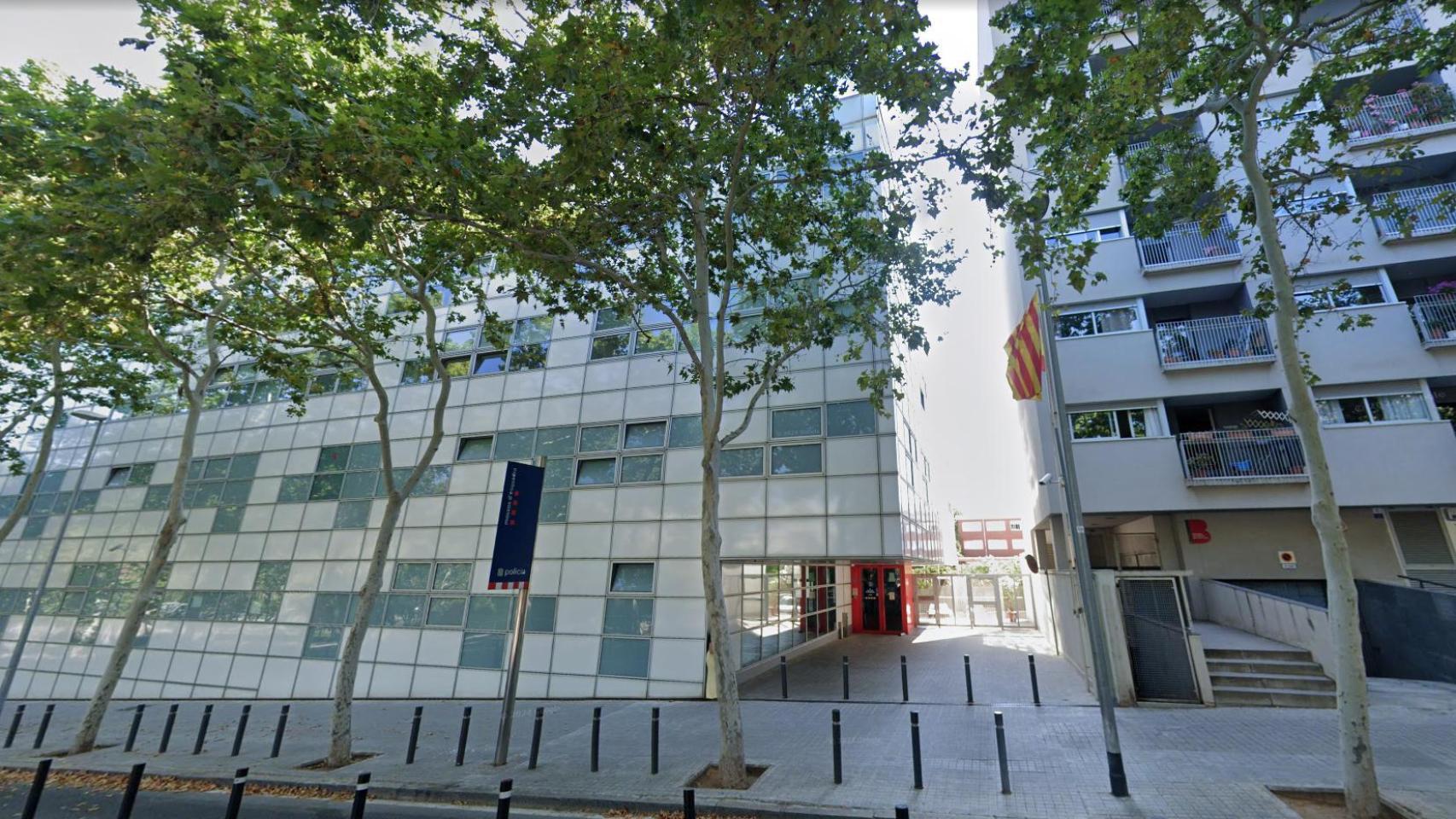 Exterior de la comisaría de los Mossos d'Esquadra en Horta