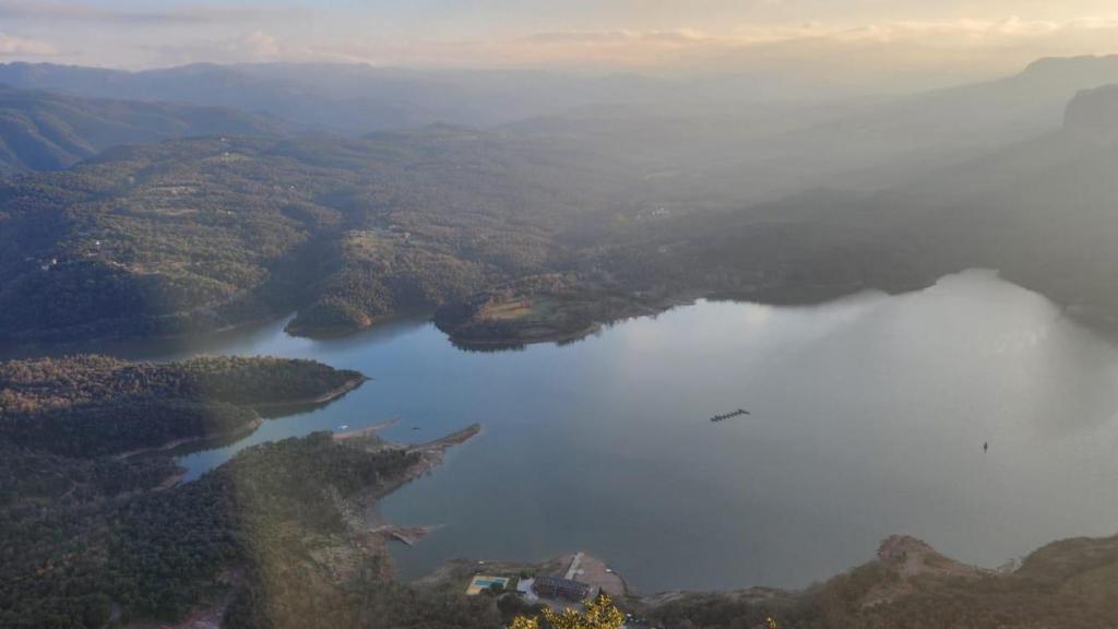 Imagen del campanario de Sau, desde las cimas de Tavertet