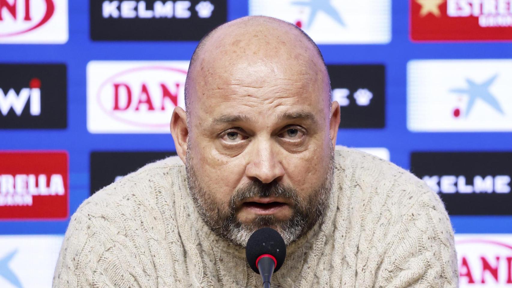 Manolo González, muy molesto con el árbitro del derbi, pide que desde el Barça no den lecciones de comportamiento