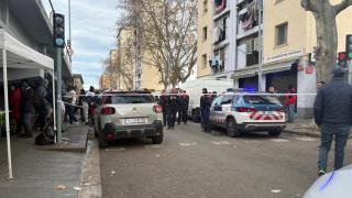 Baralla entre els desallotjats del B9 a Badalona: un ferit amb una bretxa al cap