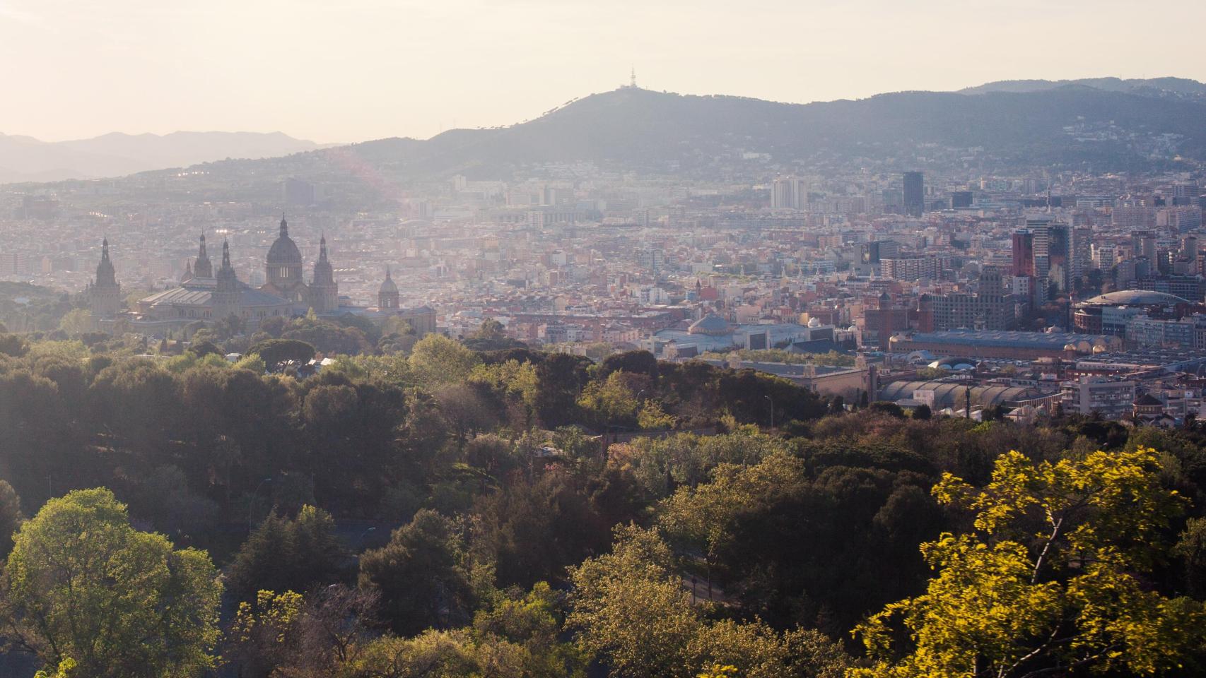 Vista aérea de Barcelona y su área metropolitana